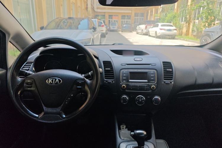 Used Kia K3 2013 1.6L Automatic GL Center Console