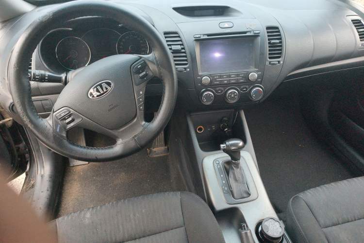 Used Kia K3 2013 1.6L Automatic GL Center Console