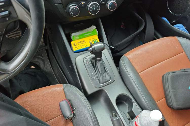Used Kia K3 2013 1.6L Automatic GLS Gear Lever