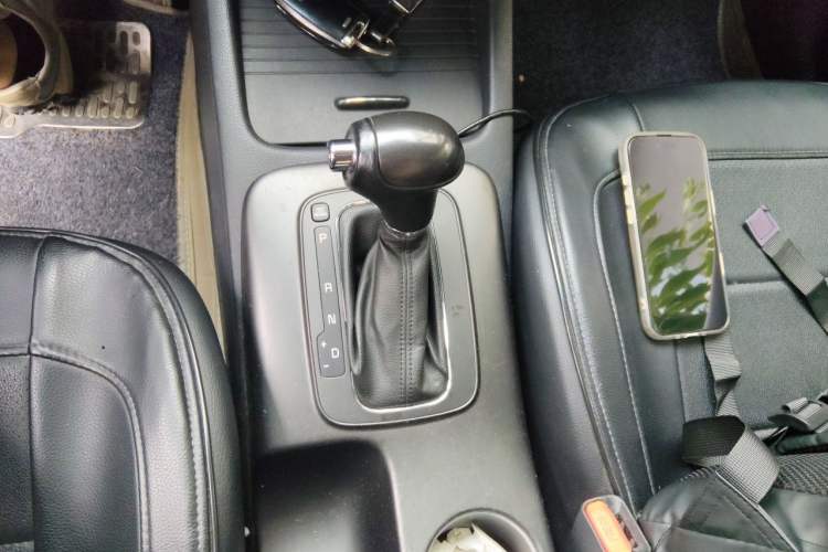 Used Kia K3 2013 1.6L Automatic GLS Gear Lever