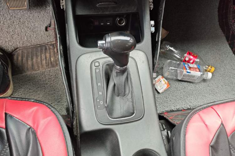 Used Kia K3 2013 1.6L Automatic GLS Gear Lever
