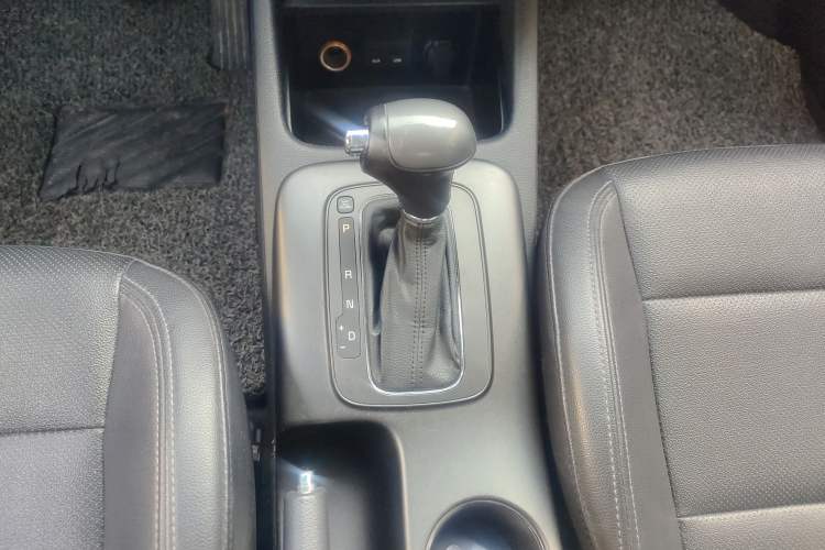 Used Kia K3 2013 1.6L Automatic DLX Gear Lever