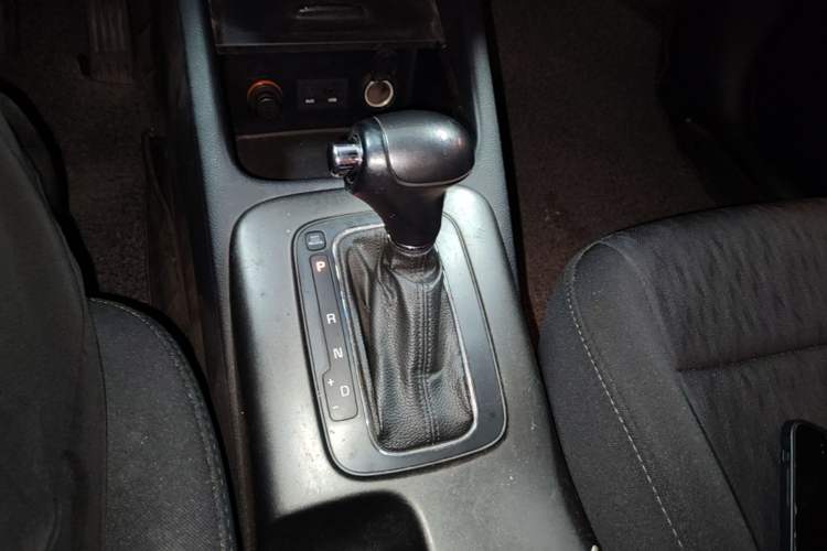 Used Kia K3 2013 1.6L Automatic GLS Gear Lever