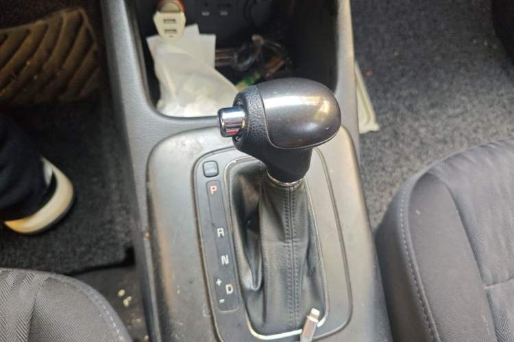 Used Kia K3 2013 1.6L Automatic GL Gear Lever