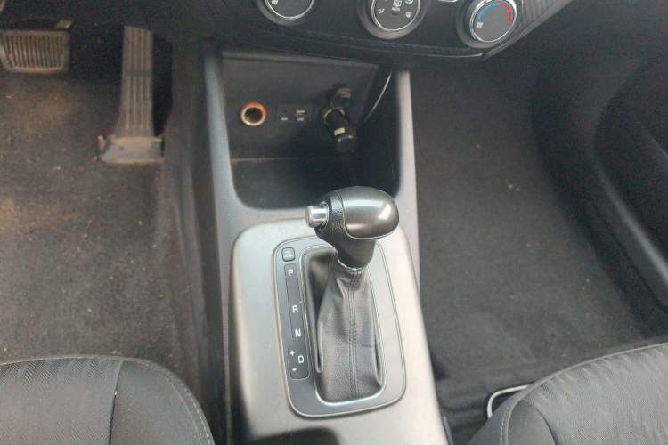 Used Kia K3 2013 1.6L Automatic GL Gear Lever