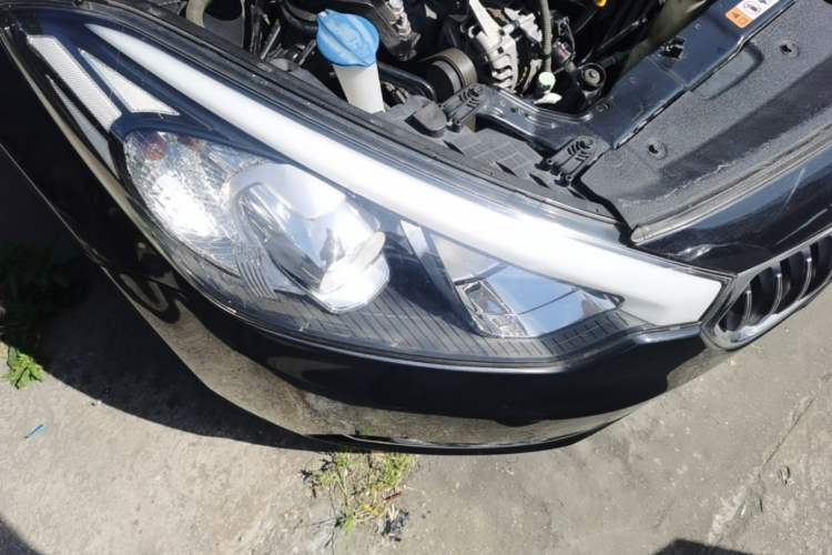 Used Kia K3 2013 1.6L Manual GL Right Front Headlight