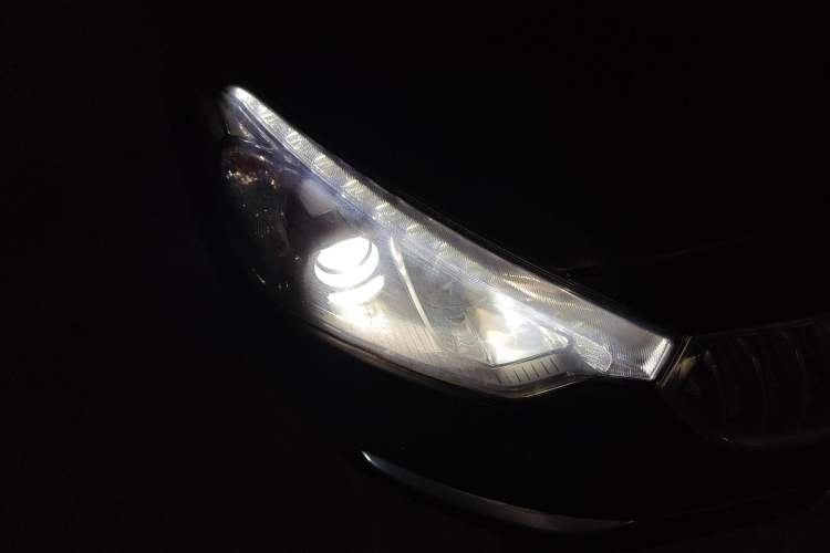 Used Kia K3 2013 1.6L Automatic Premium Right Front Headlight