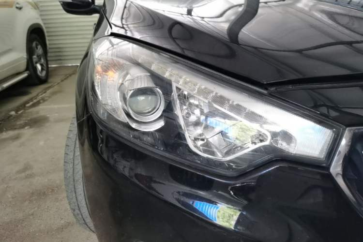 Used Kia K3 2013 1.6L Manual GLS Right Front Headlight