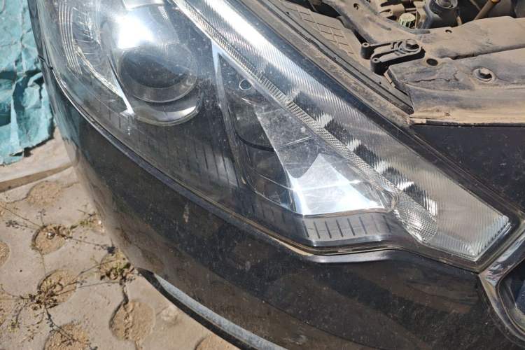 Used Kia K3 2013 1.6L Manual GLS Right Front Headlight