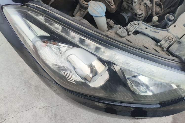 Used Kia K3 2013 1.6L Manual GLS Right Front Headlight
