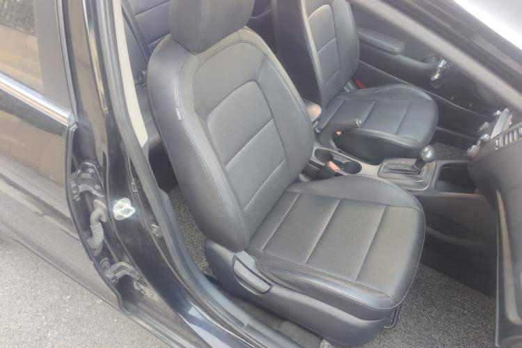 Used Kia K3 2013 1.6L Automatic DLX Right Front Seat