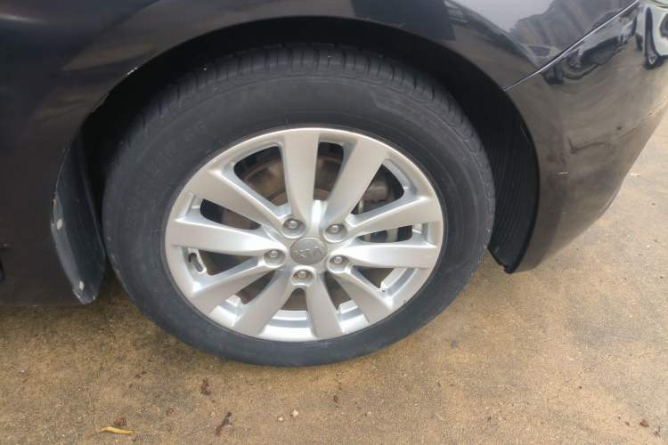 Used Kia K3 2013 1.6L Manual GLS Right Front Wheel Hub