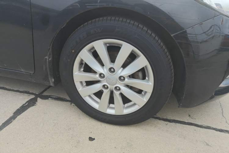 Used Kia K3 2013 1.6L Manual GLS Right Front Wheel Hub