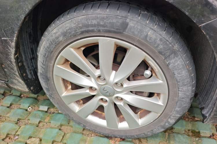 Used Kia K3 2013 1.6L Automatic GLS Right Front Wheel Hub