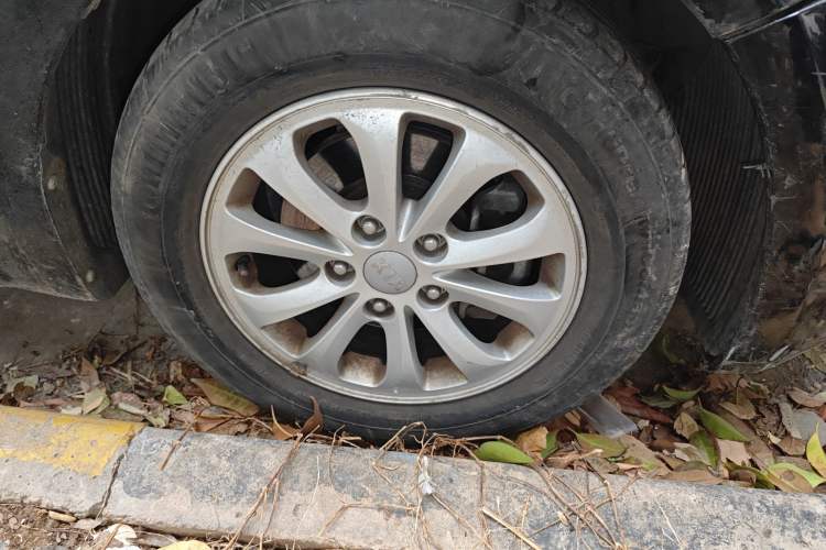 Used Kia K3 2013 1.6L Manual GL Right Front Wheel Hub