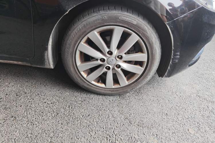Used Kia K3 2013 1.6L Automatic GLS Right Front Wheel Hub