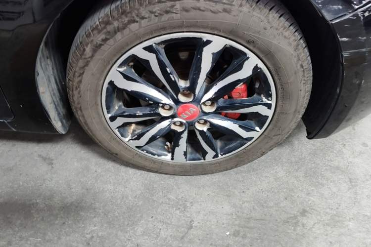 Used Kia K3 2013 1.6L Automatic GLS Right Front Wheel Hub
