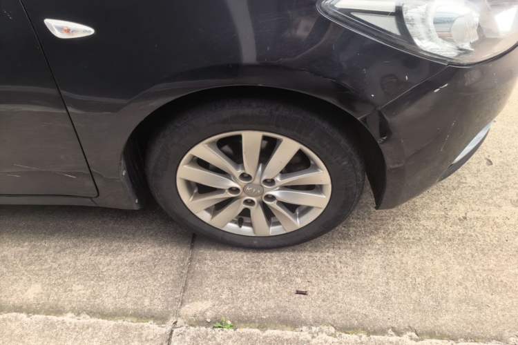Used Kia K3 2013 1.6L Automatic GL Right Front Wheel Hub