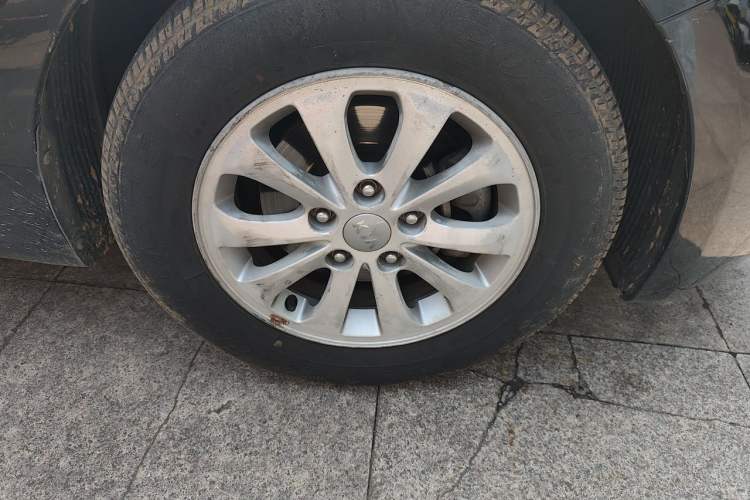 Used Kia K3 2013 1.6L Manual GL Right Front Wheel Hub