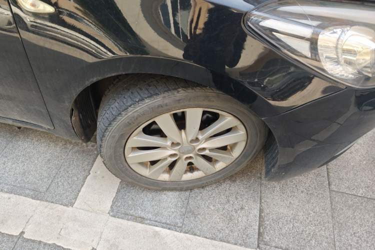Used Kia K3 2013 1.6L Automatic GL Right Front Wheel Hub