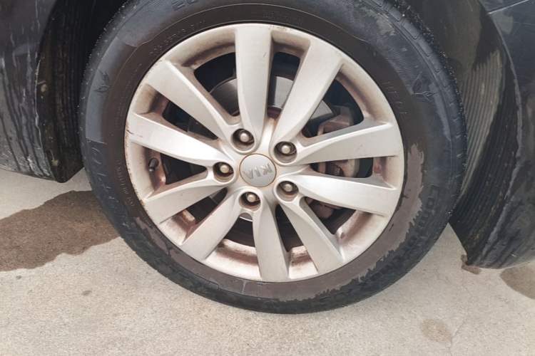 Used Kia K3 2013 1.6L Manual GLS Right Front Wheel Hub