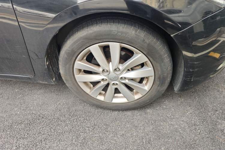 Used Kia K3 2013 1.6L Automatic GLS Right Front Wheel Hub