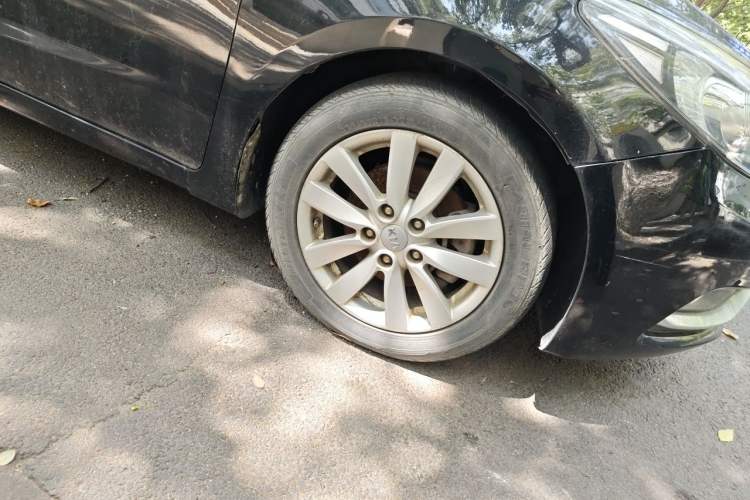 Used Kia K3 2013 1.6L Automatic GL Right Front Wheel Hub