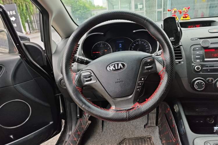 Used Kia K3 2013 1.6L Automatic GLS Steering Wheel