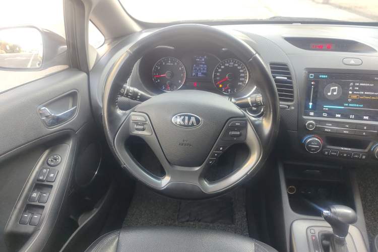 Used Kia K3 2013 1.6L Automatic DLX Steering Wheel