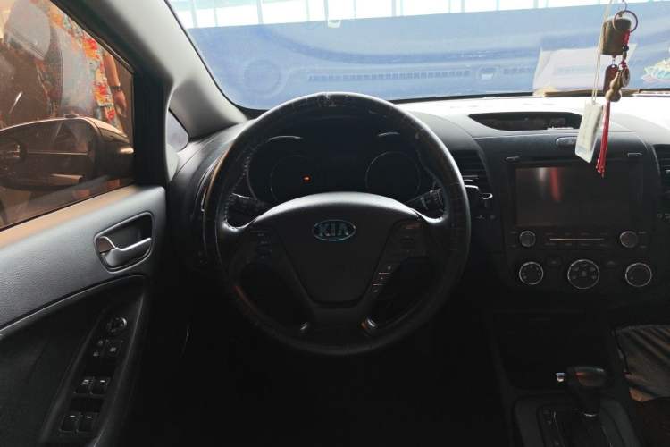 Used Kia K3 2013 1.6L Automatic GLS Steering Wheel