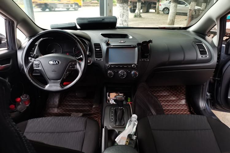 Used Kia K3 2013 1.6L Automatic GLS Center Console