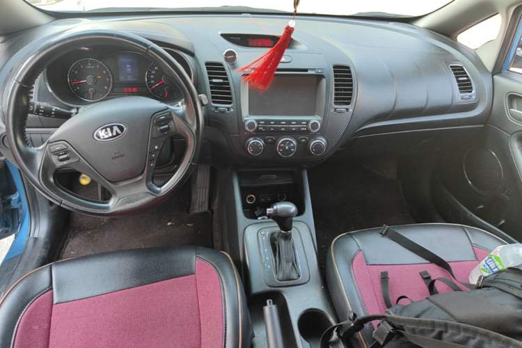 Used Kia K3 2013 1.6L Automatic GLS Center Console