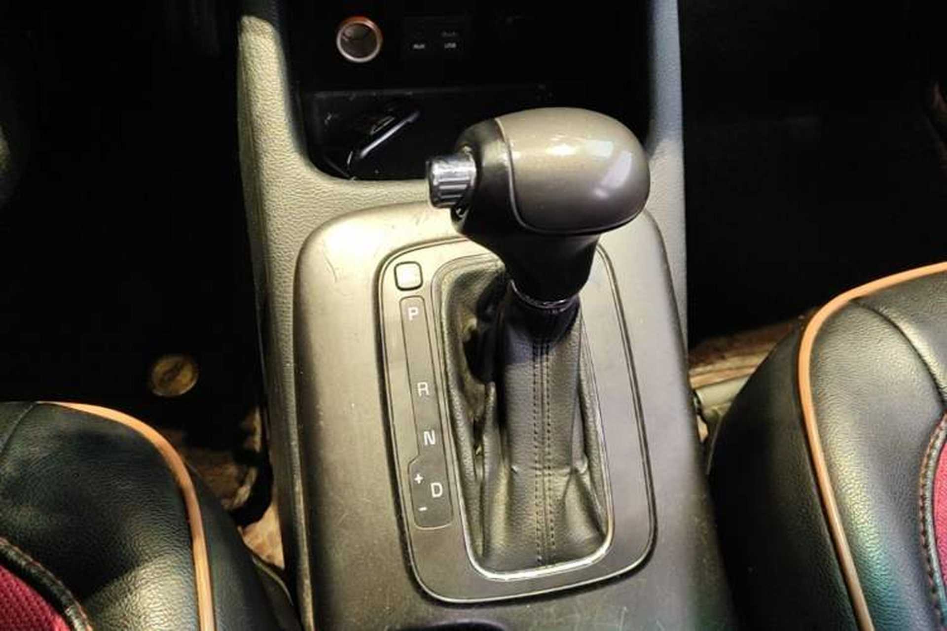 Used Kia K3 2013 1.6L Automatic GLS Gear Lever