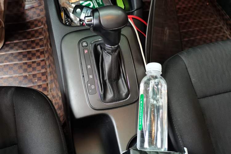 Used Kia K3 2013 1.6L Automatic GLS Gear Lever