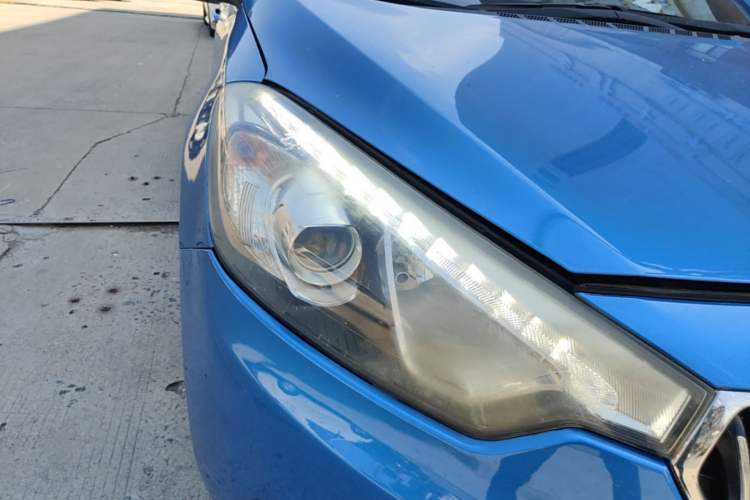 Used Kia K3 2013 1.6L Automatic GLS Right Front Headlight