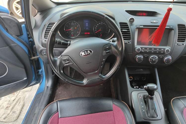 Used Kia K3 2013 1.6L Automatic GLS Steering Wheel