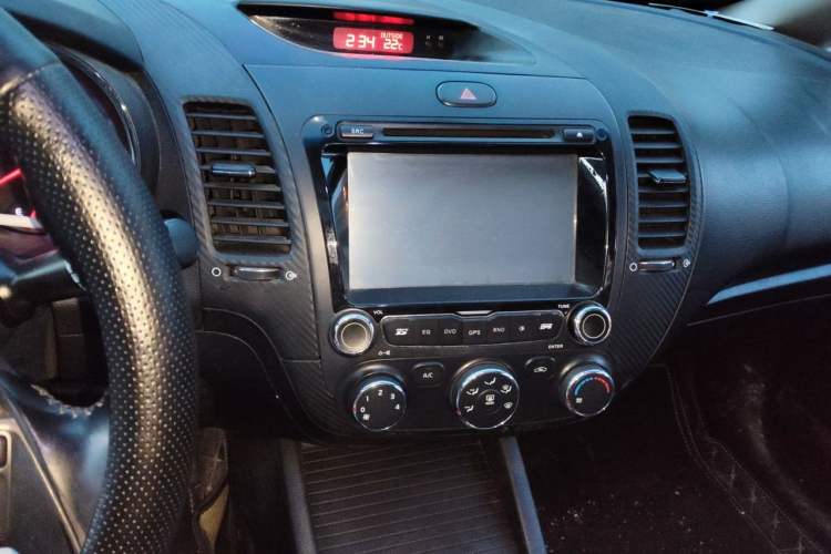 Used Kia K3 2013 1.6L Manual GLS Audio And AC Panel