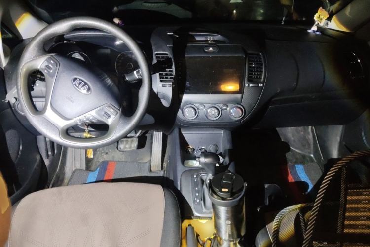 Used Kia K3 2013 1.6L Automatic GL Center Console