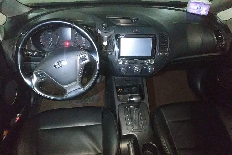 Used Kia K3 2013 1.6L Automatic GLS Center Console