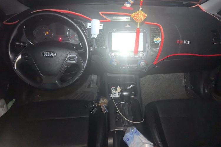 Used Kia K3 2013 1.6L Automatic GLS Center Console