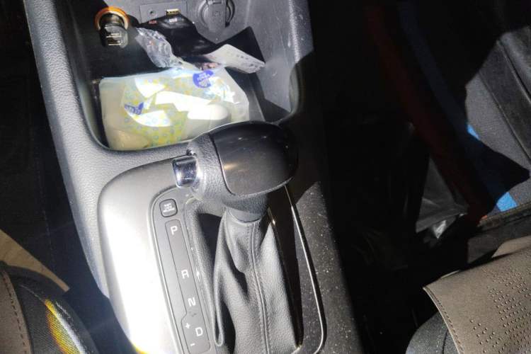 Used Kia K3 2013 1.6L Automatic GL Gear Lever