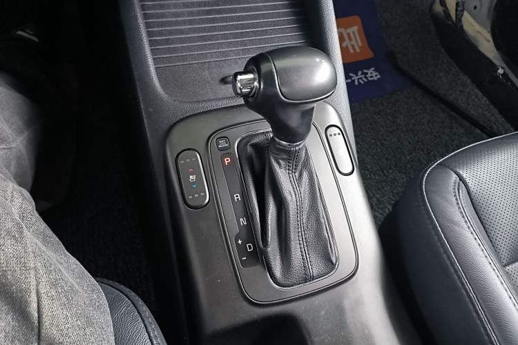 Used Kia K3 2013 1.6L Automatic GLS Gear Lever