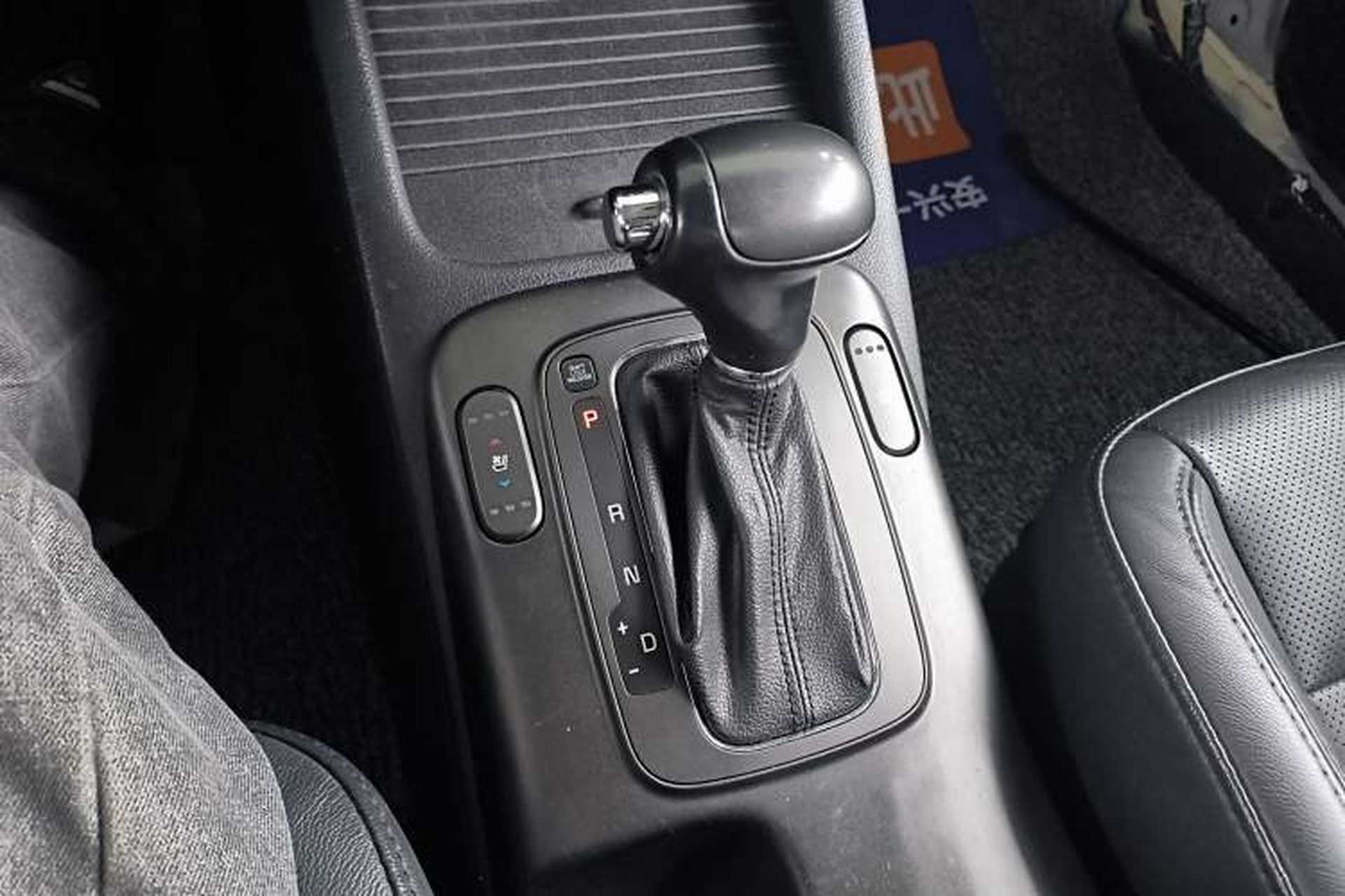 Used Kia K3 2013 1.6L Automatic GLS Gear Lever