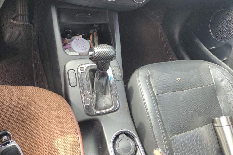 Used Kia K3 2013 1.6L Automatic GLS Gear Lever