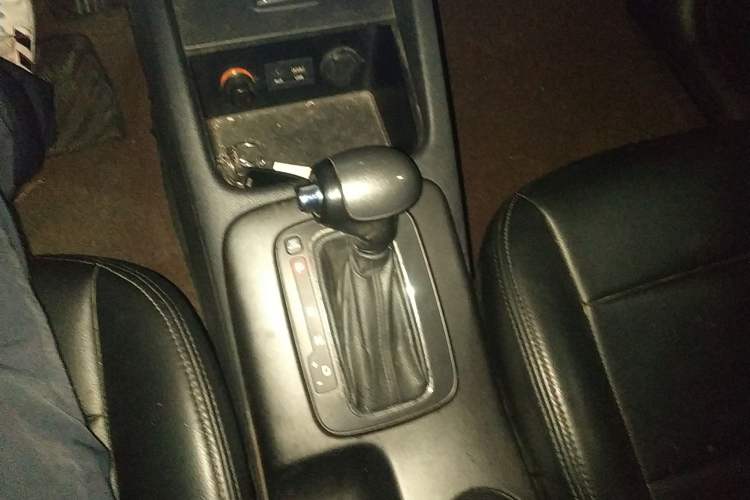 Used Kia K3 2013 1.6L Automatic GLS Gear Lever