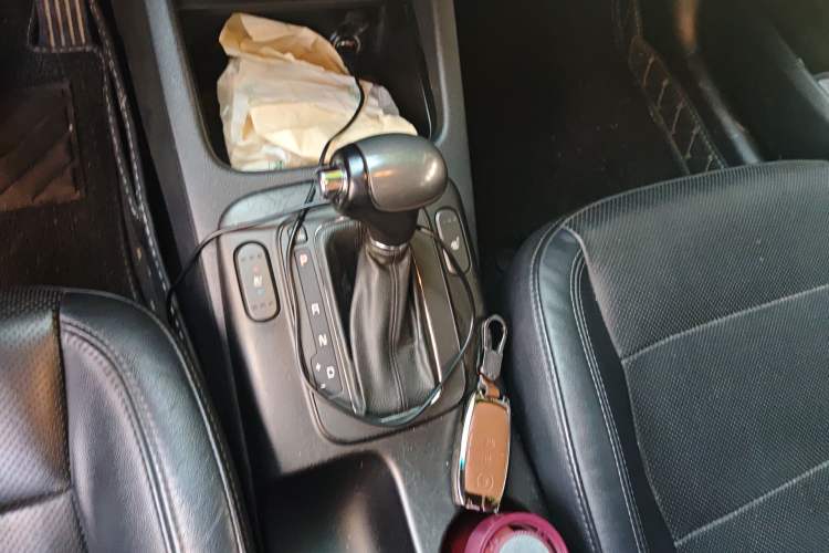 Used Kia K3 2013 1.6L Automatic Premium Gear Lever