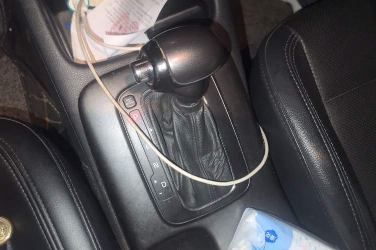Used Kia K3 2013 1.6L Automatic GLS Gear Lever
