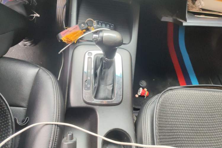 Used Kia K3 2013 1.6L Automatic GLS Gear Lever