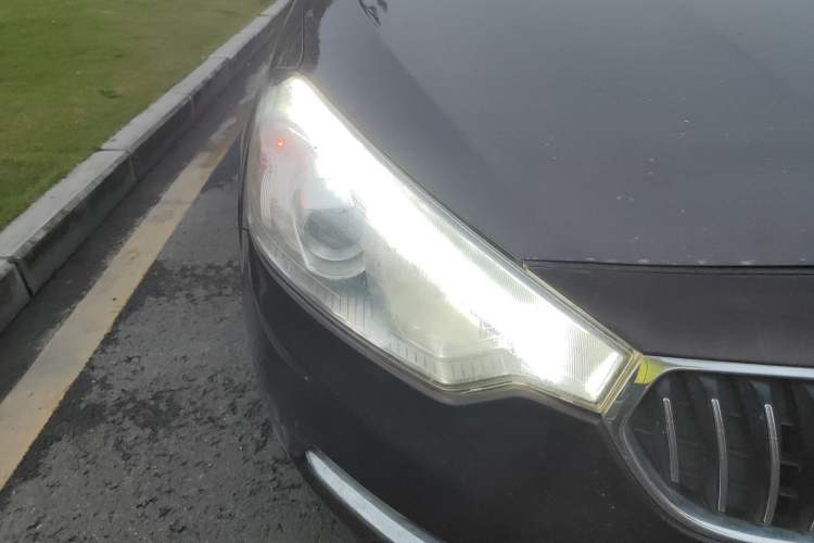 Used Kia K3 2013 1.6L Manual GLS Right Front Headlight