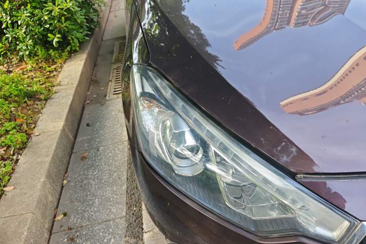 Used Kia K3 2013 1.6L Automatic Premium Right Front Headlight